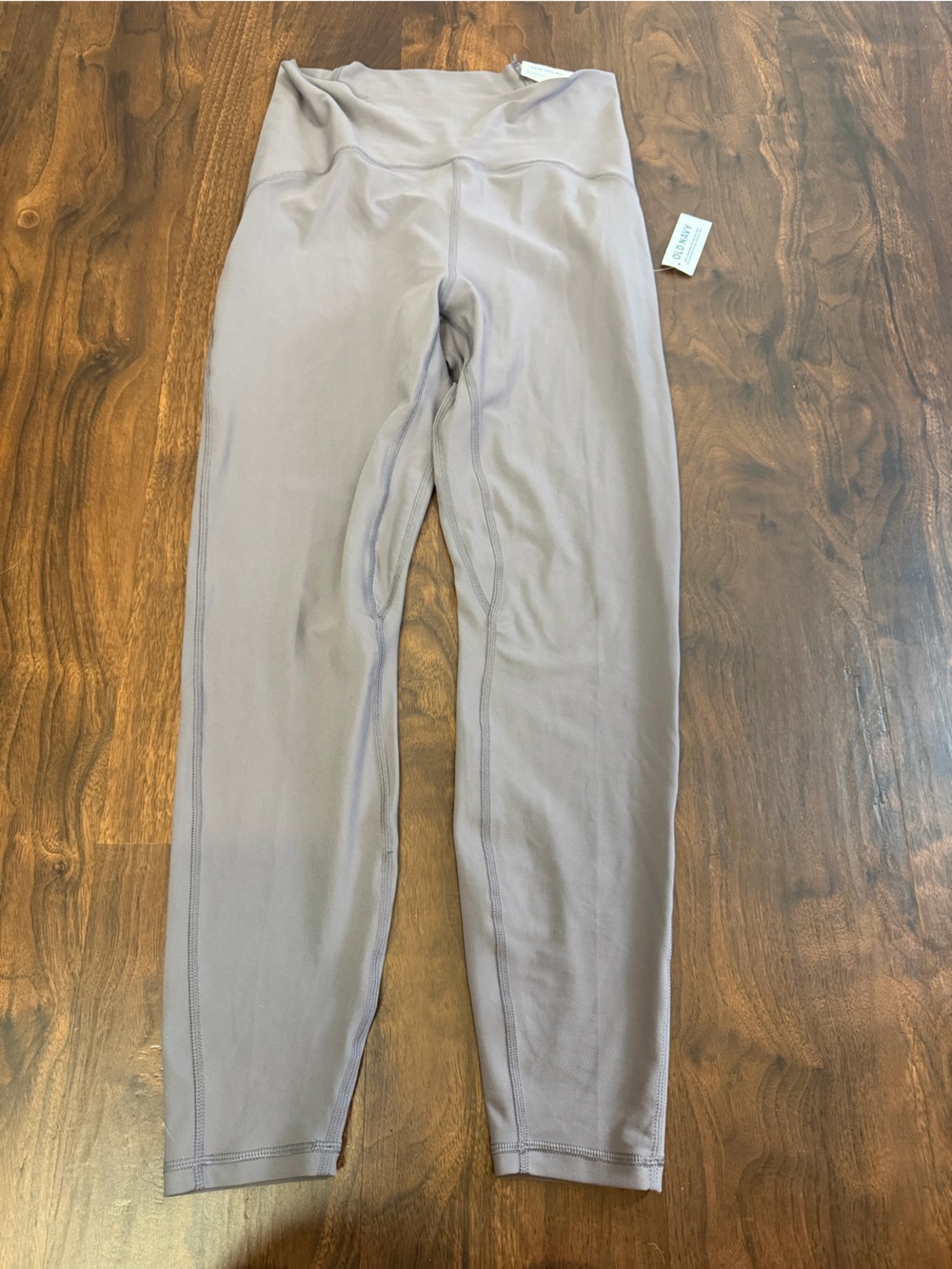 Old Navy Extra High Rise Powerlite 7/8 Leggings Mauve color.
